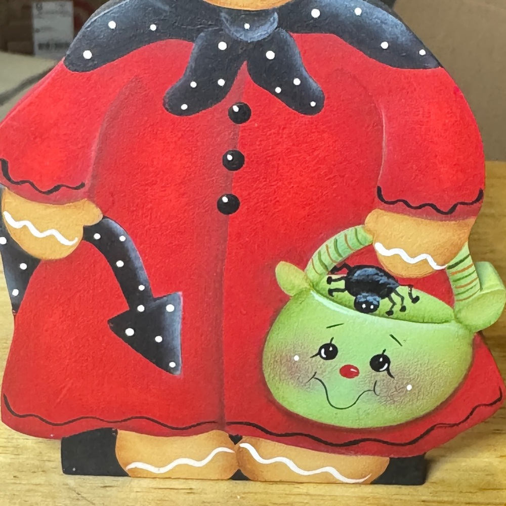 Hand-Painted Halloween Gingerbread Shelf Sitters Signed Bellamy’s Cottage Pair - Picture 10 of 10